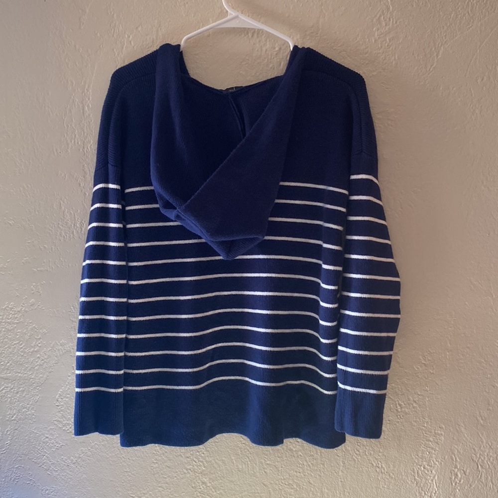 Tahari hooded sweater womenβs small navy white stripes knit hoodie top (Sm) π - Picture 2 of 6